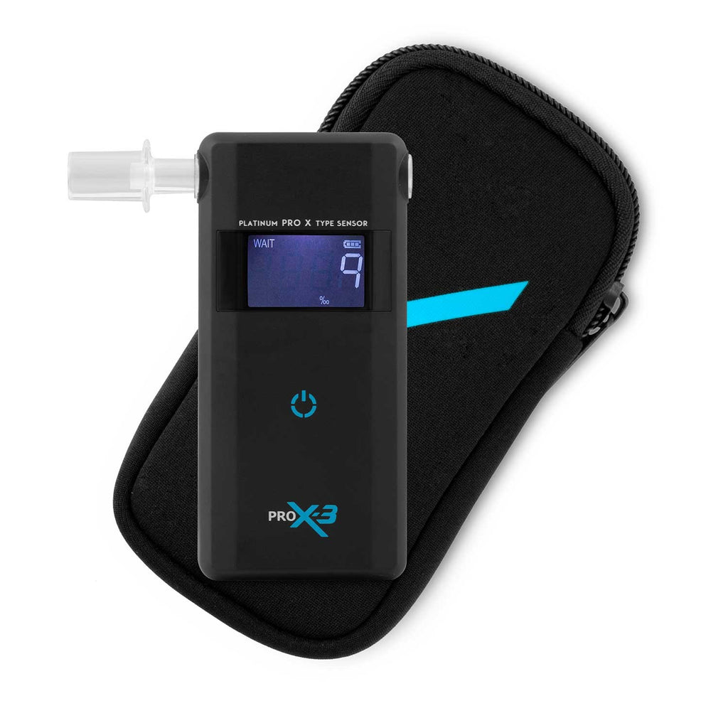 Alkomat elektrochemiczny AlcoForce PRO X-3 su ekranu, patogus naudoti ir greitai matuojantis alkoholio kiekį.