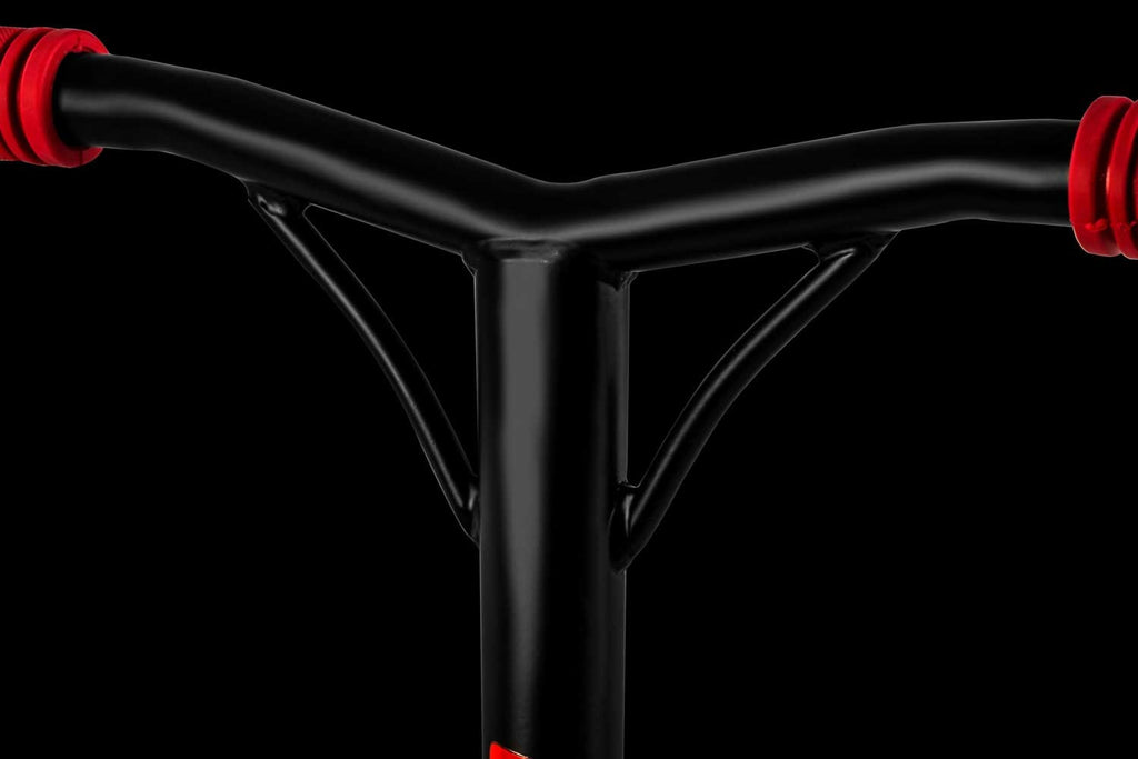 Raudonas sportinis triukinis paspirtukas SOKE EVO RED su ABEC-9 guoliais ir aliuminio rėmu ekstremaliems triukams skate parke