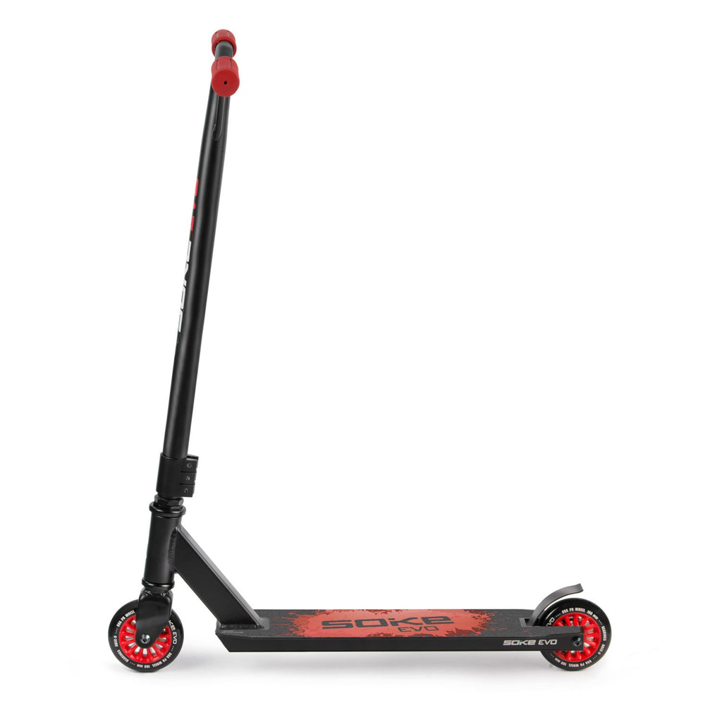 Raudonas sportinis triukinis paspirtukas SOKE EVO RED ekstremaliems triukams skate parke ir gatvėje