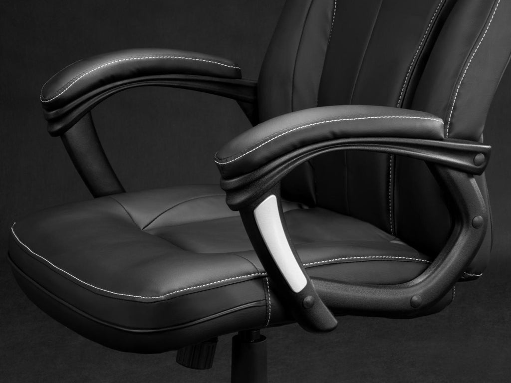Juoda odinė biuro kėdė Sofotel EG-222 su porankiais ir galvos atlošu ergonomiška kėdė darbui namuose ar ofise