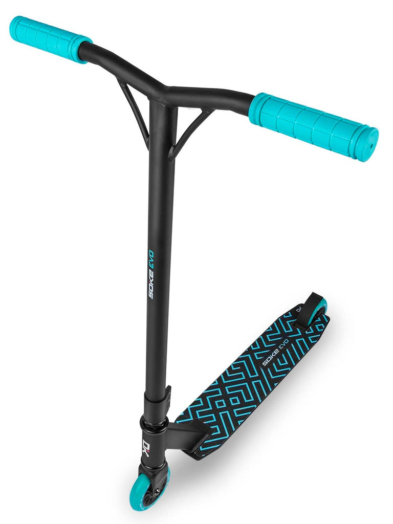 Juodas triukinis paspirtukas SOKE EVO su aliuminio deniu ir ABEC-9 guoliais skate parko triukams