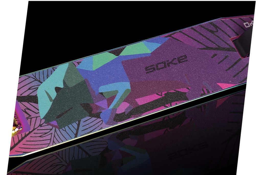 Triukinis paspirtukas SOKE EVO Street Neochrome su ABEC-9 guoliais ir aliuminio deniu skate parkui ir miesto triukams
