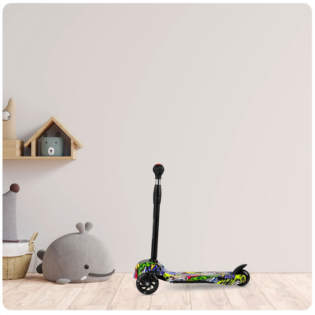 Ricokids Piko triratis paspirtukas vaikams juodos spalvos su LED šviesomis ir spalvotais raštais