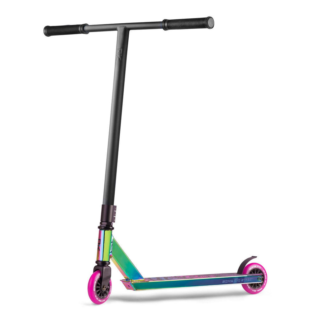 Profesionalus triukinis paspirtukas SOKE EVO Street Black Neochrome su juodu ir neochrome dizainu skate parkui ir gatvės triukams