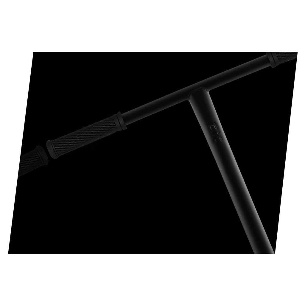 SOKE EVO Street Black Neochrome triukinis paspirtukas profesionalams su ABEC-9 guoliais ir 100 mm ratais