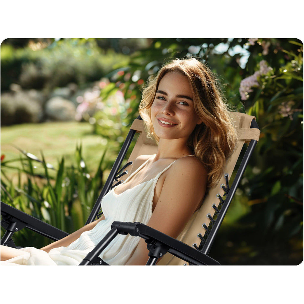 Sulankstomas sodo gultas Sofotel ChillWell su reguliuojamu atlošu ir šoniniu staliuku poilsiui lauke