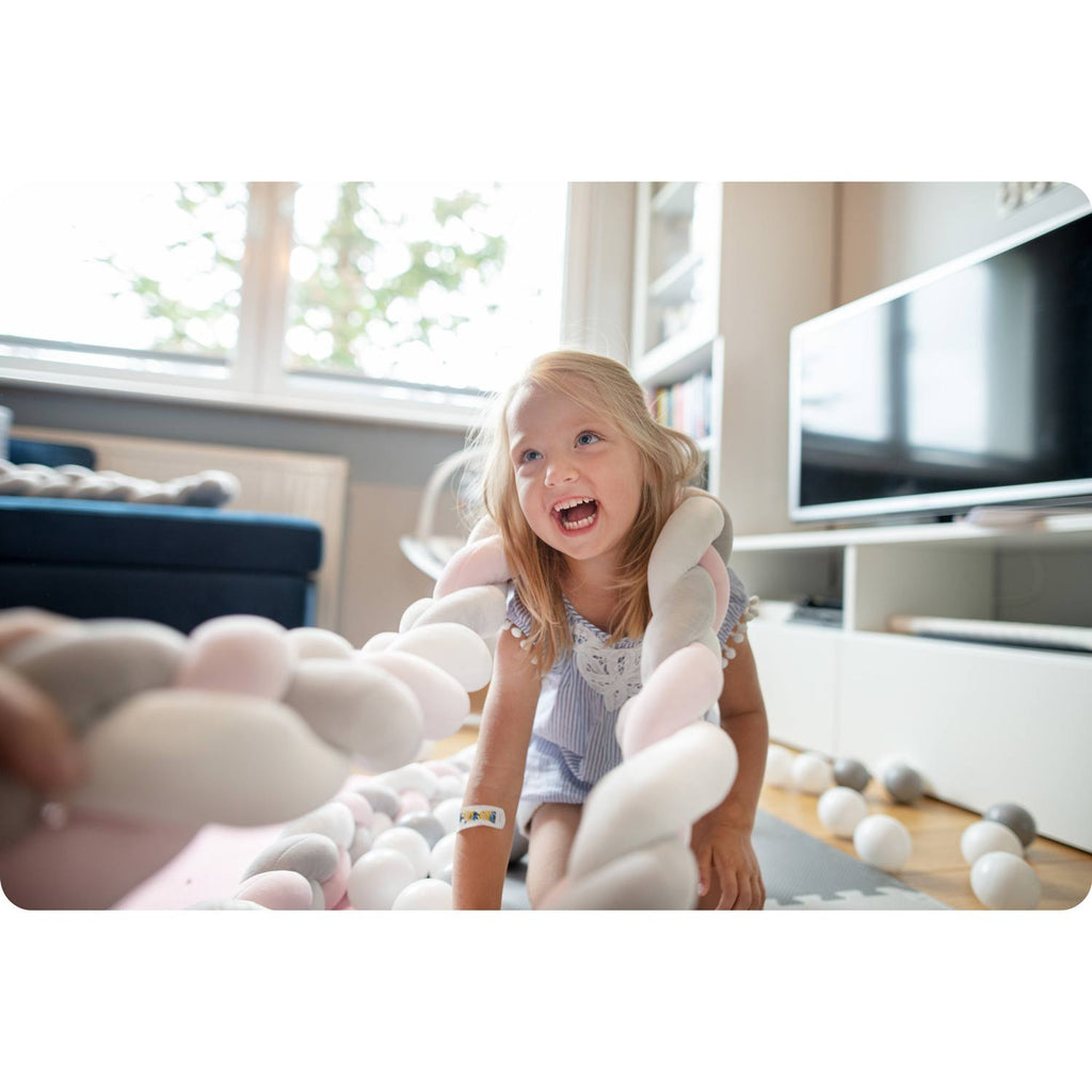Pilkas Ricokids 3 m vaikiškos lovytės buferis kūdikiui apsaugai nuo sutrenkimų ir skersvėjų