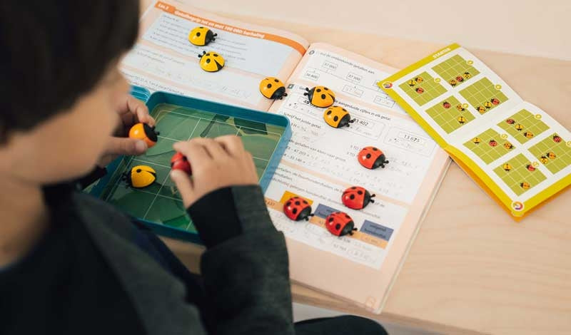 LogiBugs magnetinis loginis žaidimas vaikams nuo 6 metų kelionėms SMART GAMES dėžutėje su užduotimis ir boružėlėmis
